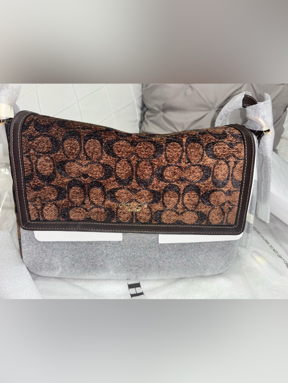 Coach large etta flap in signature chenille (2026)